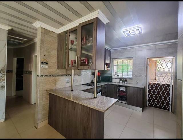 3 BEDROOM TOWNHOUSE FOR SALE IN CLAREMONT